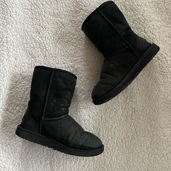 UGG Classic Black Short Kid Boots Size 3 - Picture 2 of 10